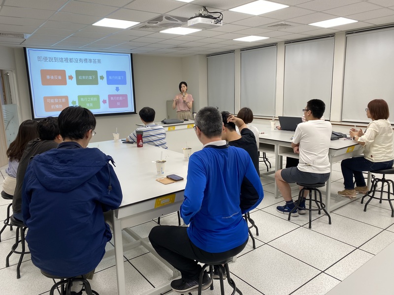 112-2學期導師輔導知能研習《與大學生的談話技巧》圖片