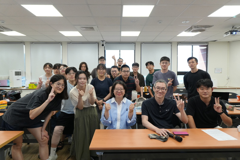 115-1學期二年級【班級職涯座談會】透過能力盤點，發掘自我優勢–翁巧芳講師圖片