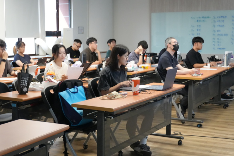 115-1學期二年級【班級職涯座談會】透過能力盤點，發掘自我優勢–翁巧芳講師圖片