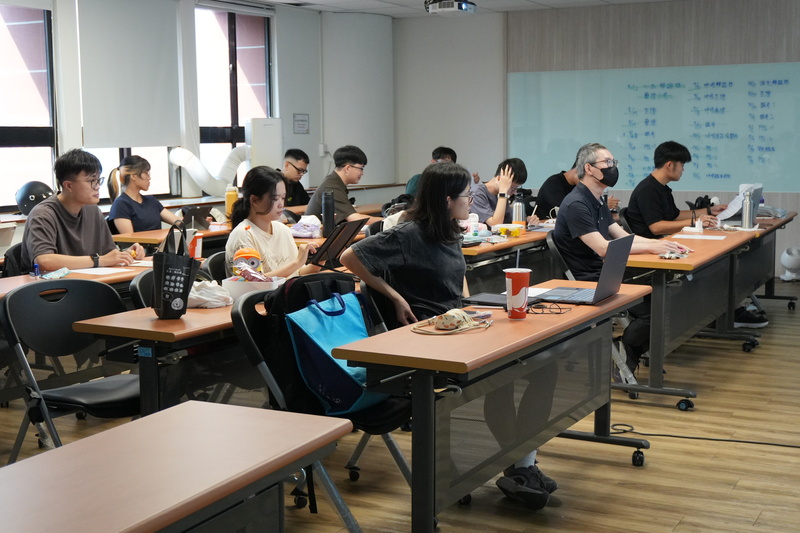 115-1學期二年級【班級職涯座談會】透過能力盤點，發掘自我優勢–翁巧芳講師圖片