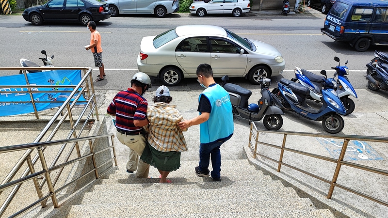 後醫系學生服務學習–滿洲鄉衛生所篩檢義診圖片