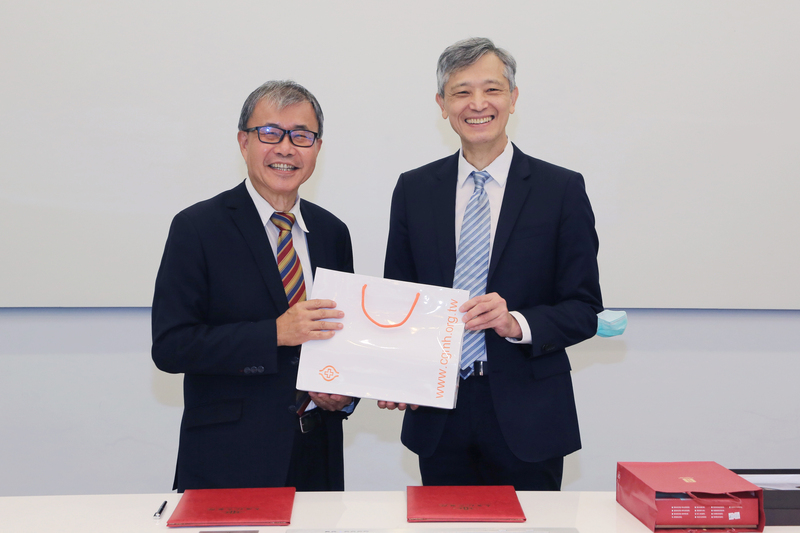 高雄長庚醫院與國立中山大學【合作建置解剖實驗室及手術模擬訓練中心】簽署儀式圖片
