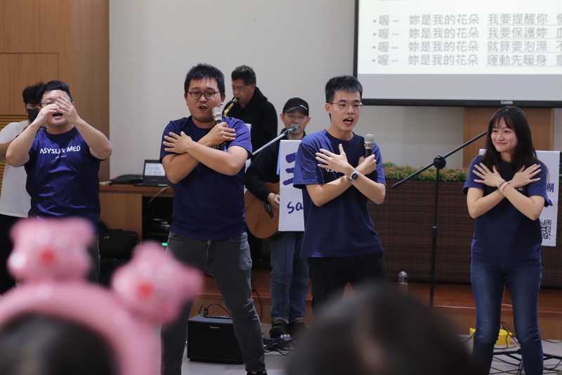 112學年偏鄉醫療服務學習工作坊(一)-國立中正大學傳播學系盧鴻毅教授&三味曲樂團《社區衛教開麥拉》圖片