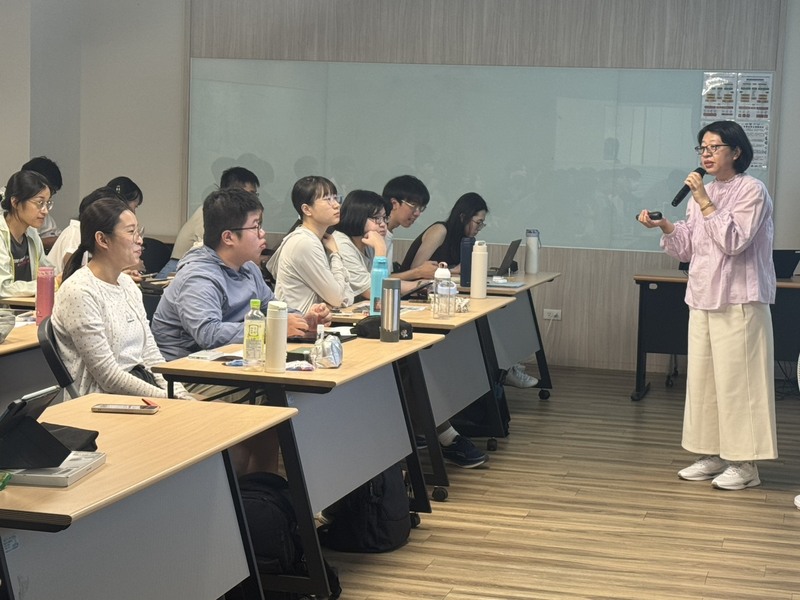 115-1學期【班級職涯座談會】溝通與表達藝術–翁巧芳講師圖片