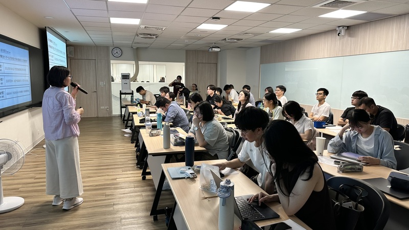 115-1學期【班級職涯座談會】溝通與表達藝術–翁巧芳講師圖片