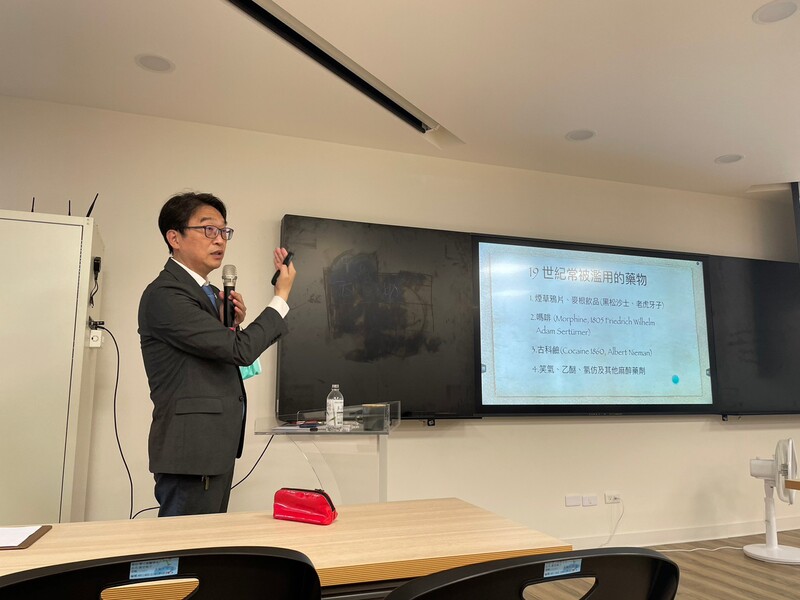 醫學人文專題演講-蘇上豪醫師《享樂與放縱：十九世紀西方文學創作靈感與物質濫用》圖片