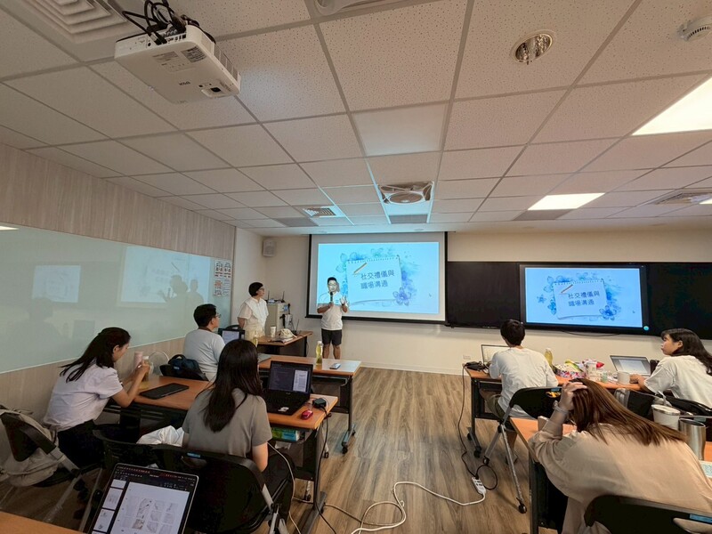 114-1學期後醫系大二學生班級職涯座談會《社交禮儀與職場溝通》圖片
