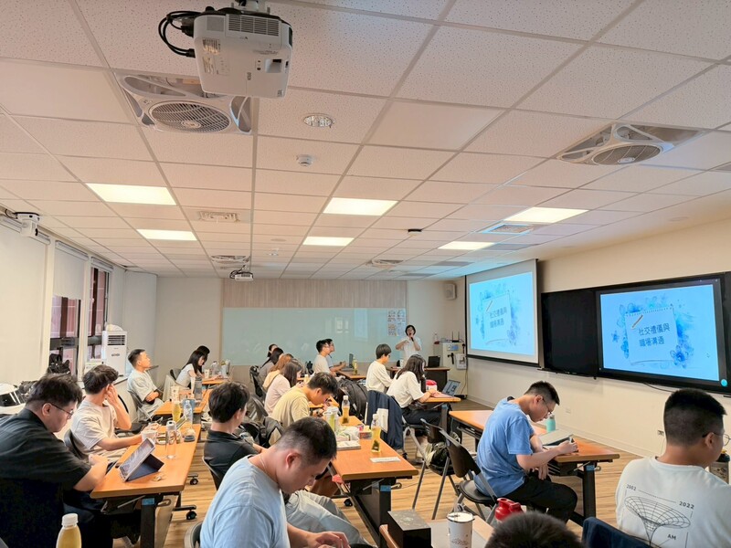 114-1學期後醫系大二學生班級職涯座談會《社交禮儀與職場溝通》圖片