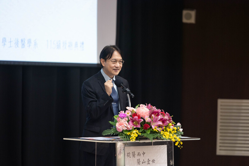 學士後醫學系第一屆授袍典禮圖片